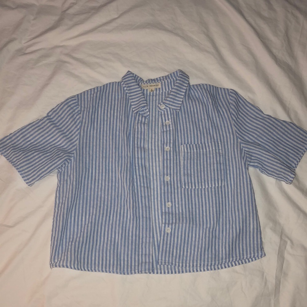 CUTE BUTTON UP CROP TOP